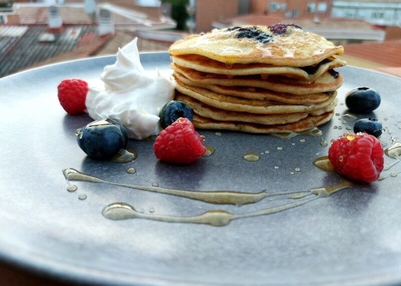 receta de panqueques con arándanod