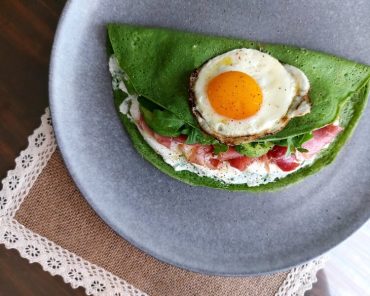 panqueque servido en plato