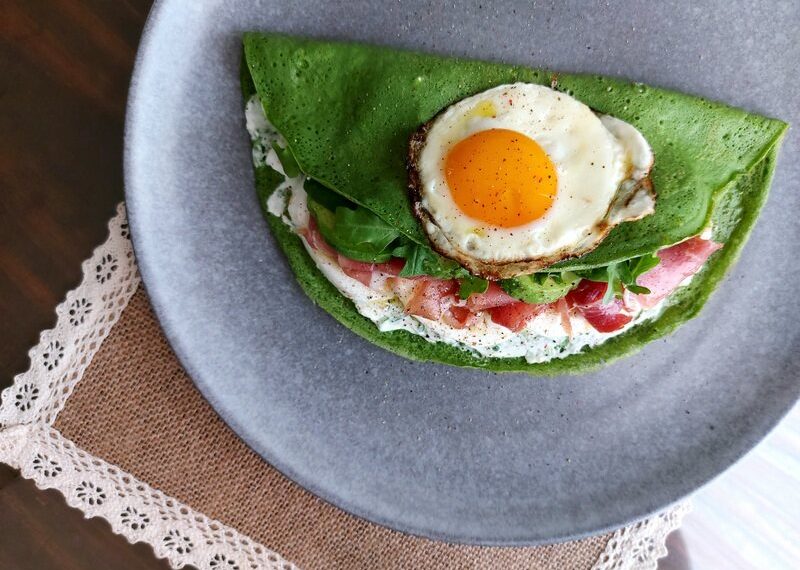 panqueque servido en plato